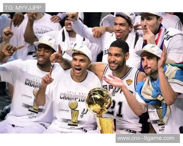 布朗与锤子之间的激烈对决揭示了篮球战术的新趋势与未来发展方向 布朗与锤子之间的激烈对决揭示了篮球战术的新趋势与未来发展方向